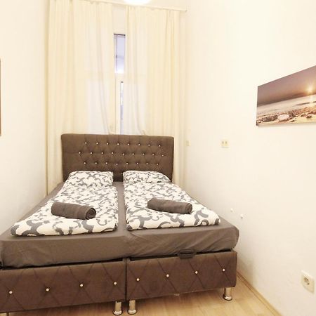 Comfortable Rooms Near Schonbrunn Palace Відень Екстер'єр фото